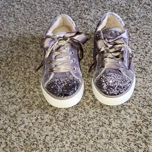 Childtems place velvet n glitter with ribbon laces